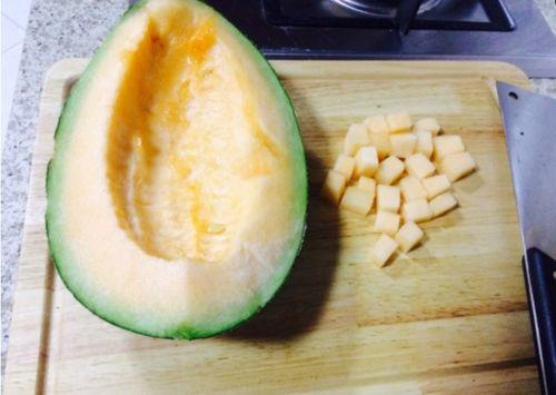 吃哈密瓜小兔子视频,哈密瓜诱惑下的萌兔美食时光