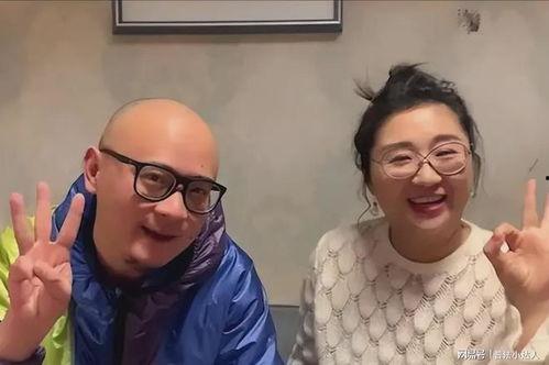 男的抱着女的吃瓜视频,情侣共享美味瓜果，温馨画面引网友热议