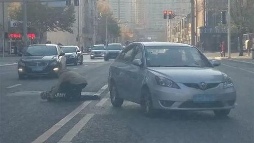 司机吃瓜撞车视频真实事件,视频曝光惊心动魄瞬间