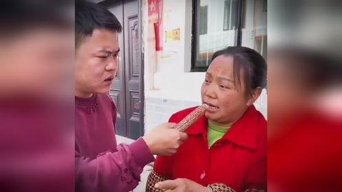 村头吃瓜大爷大妈视频,大爷大妈欢乐时光的温馨瞬间
